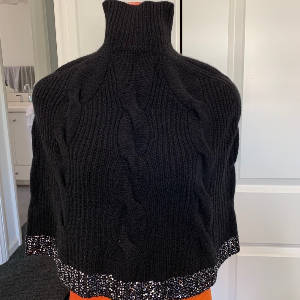 Iisli Cape style sweater